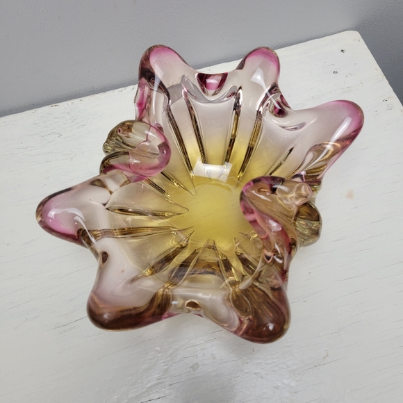 Murano Art Glass Vintage Ashtray Pink Yellow Mid-Century Italian Glass 8" x 6" - Picture 13 of 16
